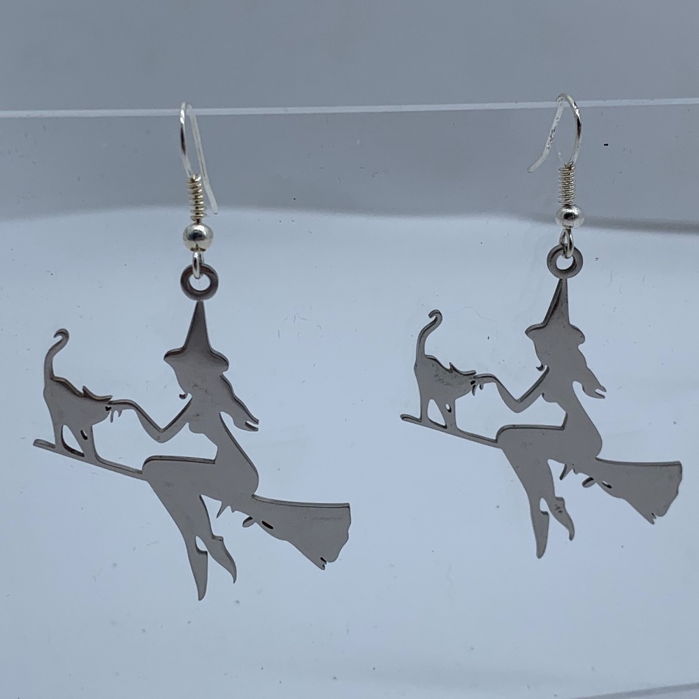 NWT. Handmade Metal Witch on a Broom with a Cat Pierced Earrings in Silver Tone!